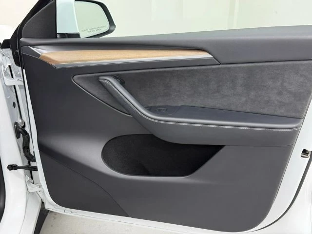 2023 Tesla Model Y - Image 16 of 21