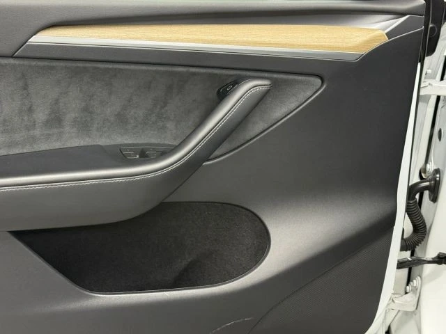 2023 Tesla Model Y - Image 19 of 21