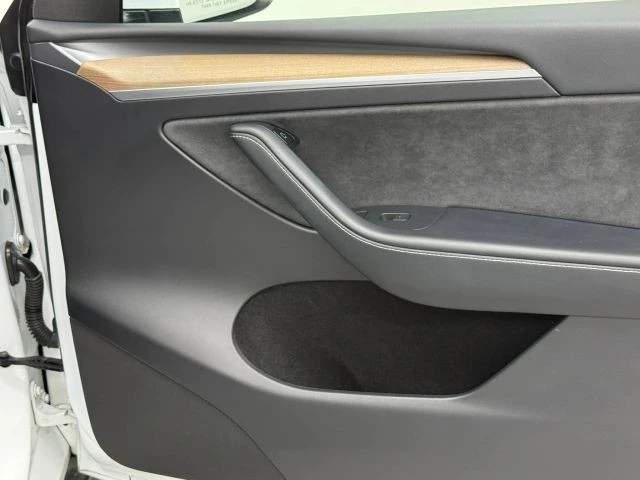 2023 Tesla Model Y - Image 17 of 21