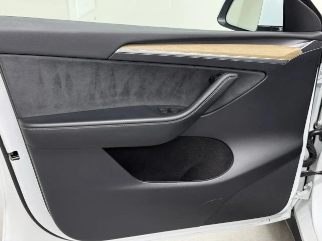 2023 Tesla Model Y - Image 18 of 21