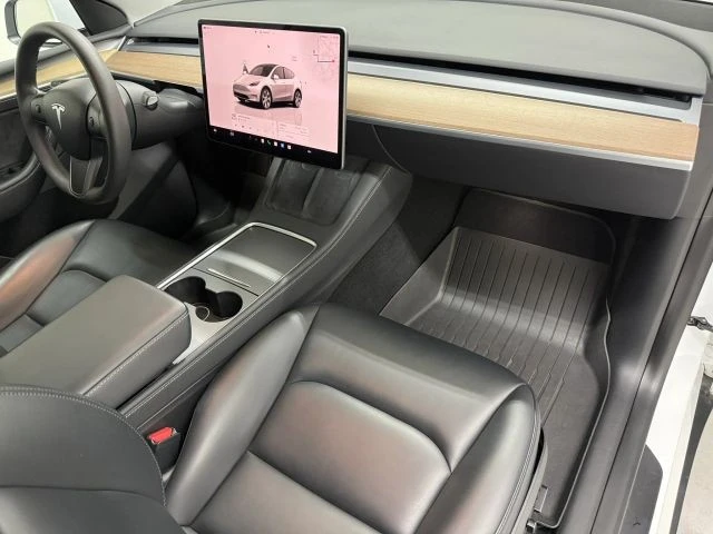 2023 Tesla Model Y - Image 9 of 21