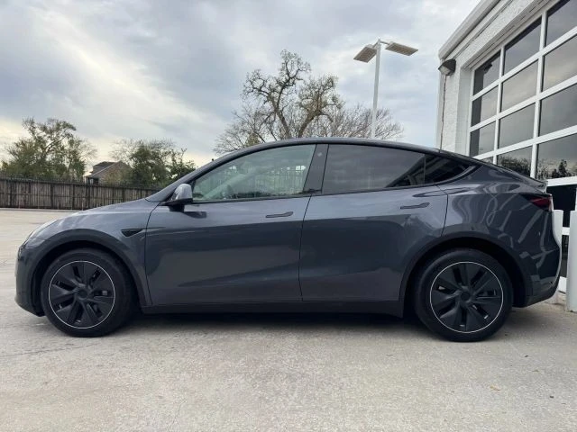 2023 Tesla Model Y - Image 19 of 21