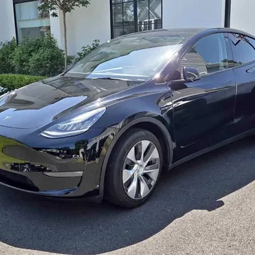 2023 Tesla Model Y Long Range Sport Utility 4D