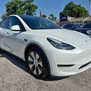 2023 Tesla Model Y Long Range Sport Utility 4D