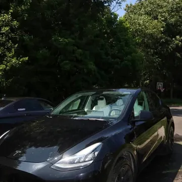 2023 Tesla Model Y Long Range Sport Utility 4D