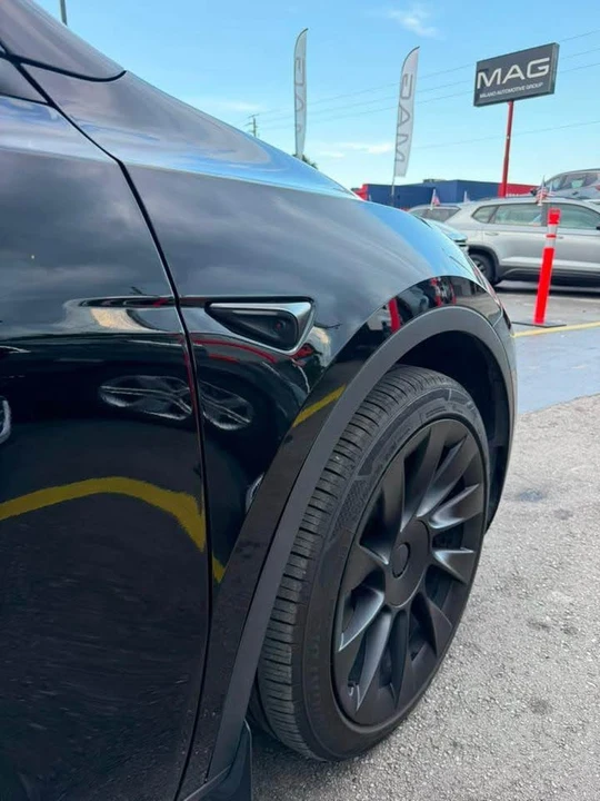 2023 Tesla Model Y - Image 10 of 19