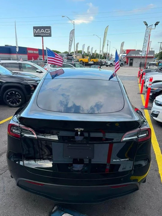 2023 Tesla Model Y - Image 7 of 19