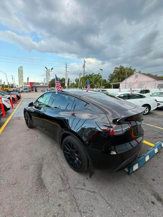 2023 Tesla Model Y - Image 5 of 19