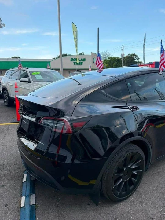 2023 Tesla Model Y - Image 8 of 19