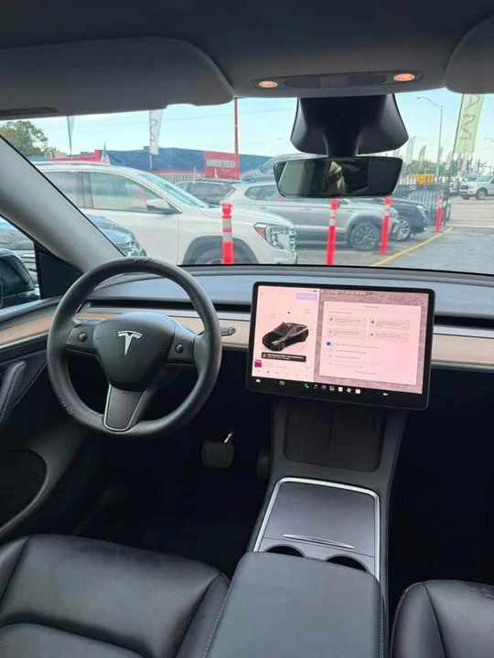 2023 Tesla Model Y - Image 18 of 19