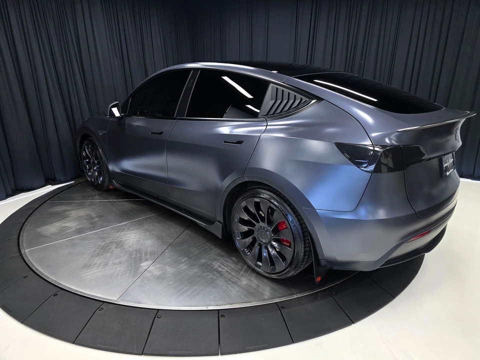 2023 Tesla Model Y Performance - Image 10 of 21