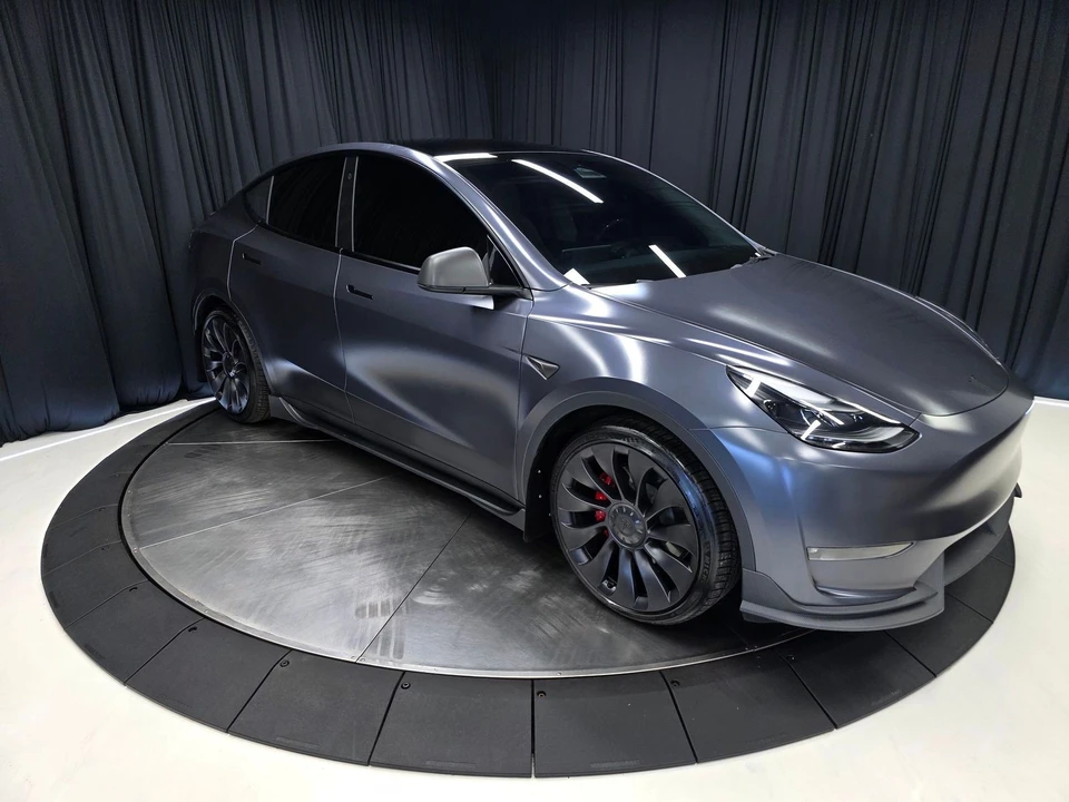2023 Tesla Model Y Performance - Image 14 of 21