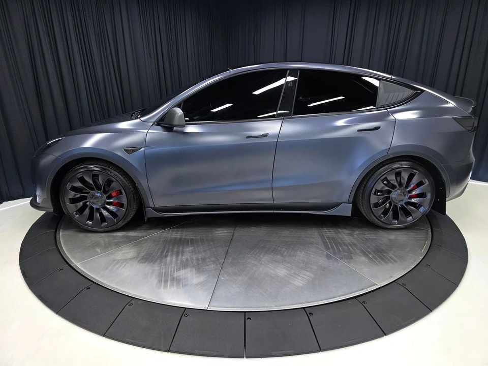 2023 Tesla Model Y Performance - Image 9 of 21