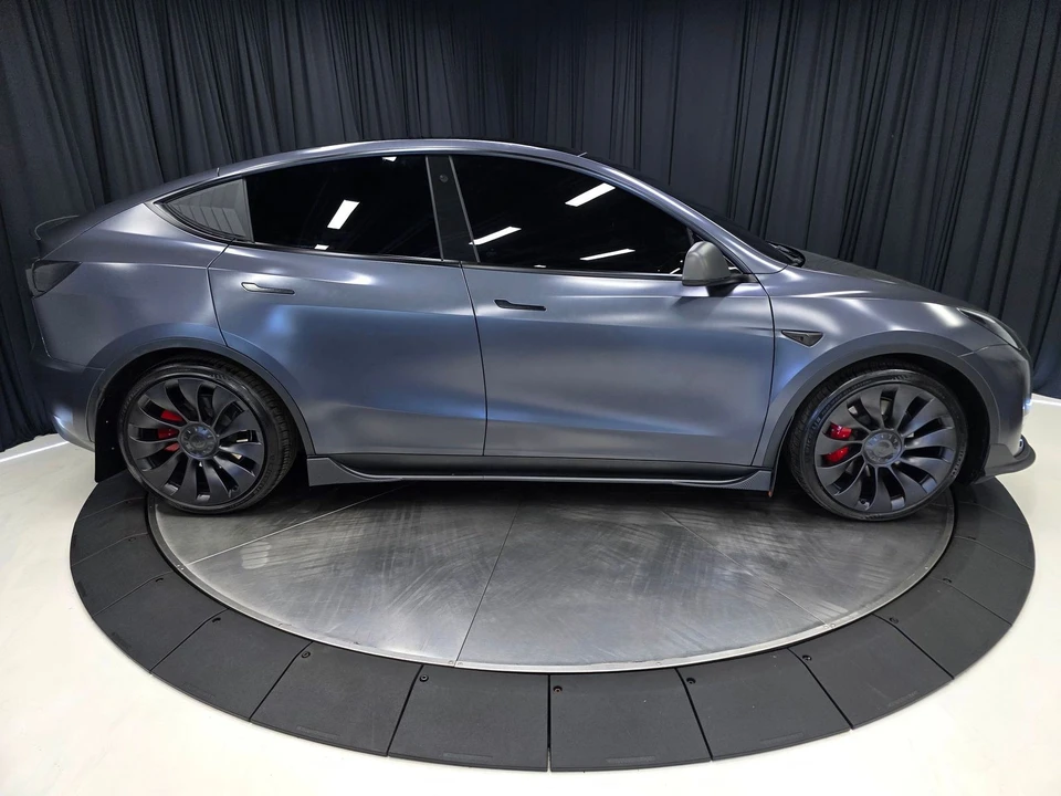 2023 Tesla Model Y Performance - Image 13 of 21
