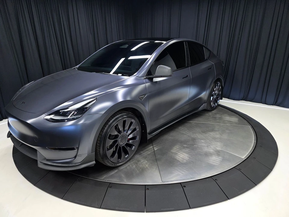2023 Tesla Model Y Performance - Image 8 of 21