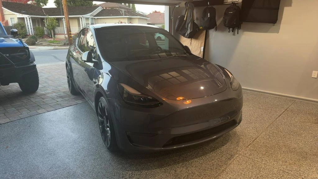 2023 Tesla Model Y Performance - Image 2 of 5