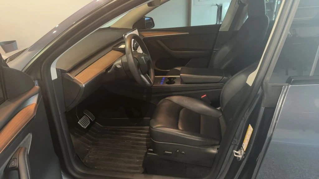 2023 Tesla Model Y Performance - Image 4 of 5