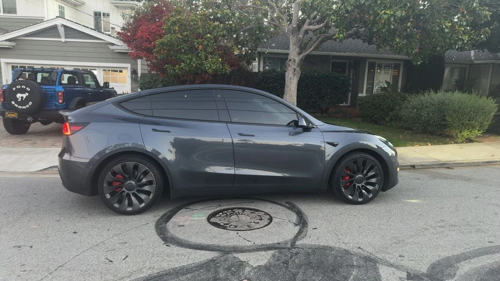 2023 Tesla Model Y Performance - Image 3 of 5