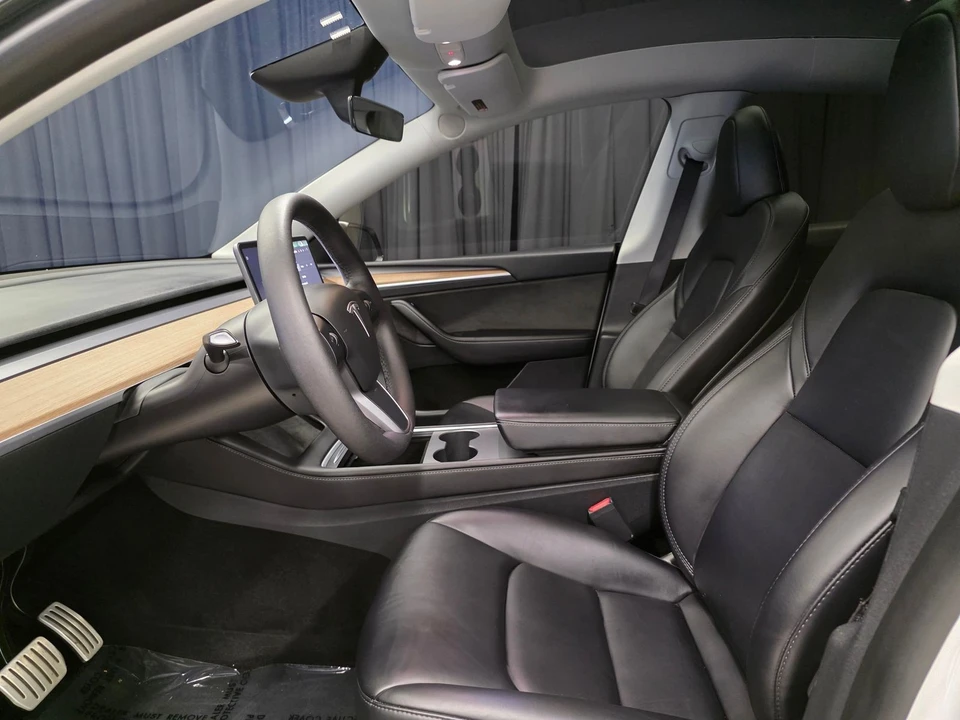 2023 Tesla Model Y Performance - Image 17 of 21