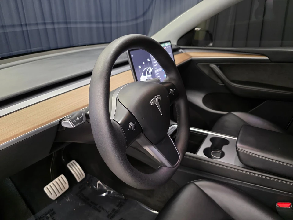 2023 Tesla Model Y Performance - Image 19 of 21