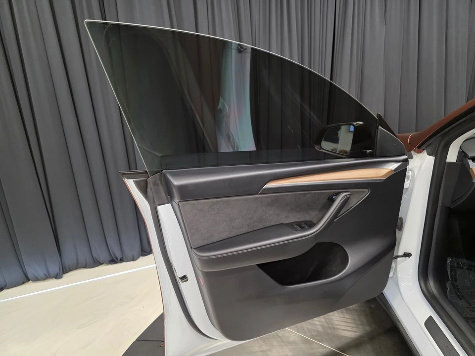 2023 Tesla Model Y Performance - Image 15 of 21