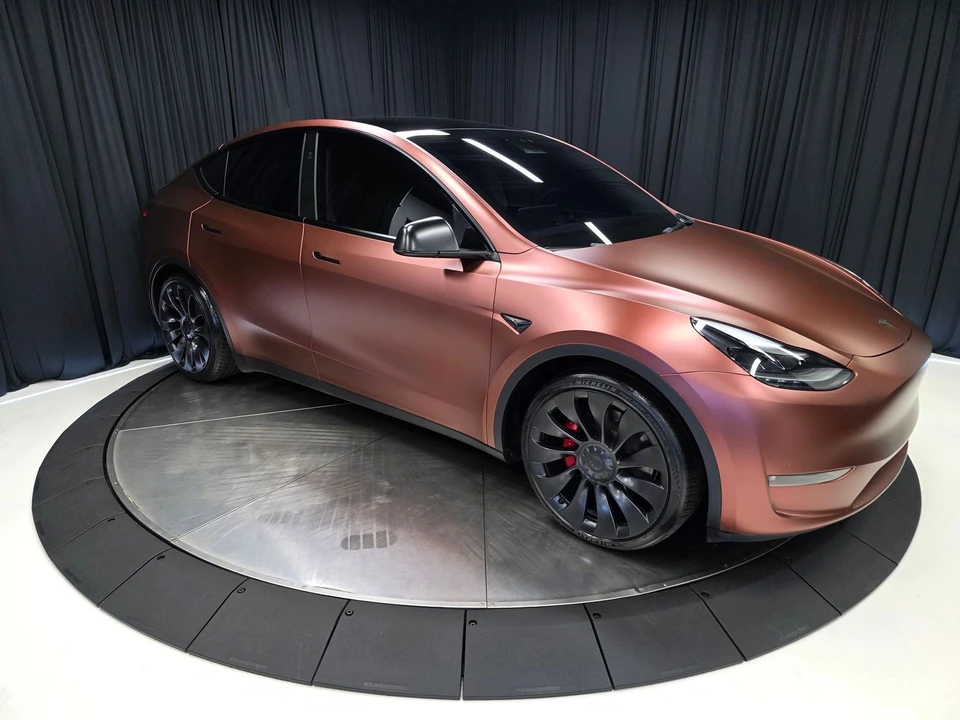 2023 Tesla Model Y Performance - Image 14 of 21