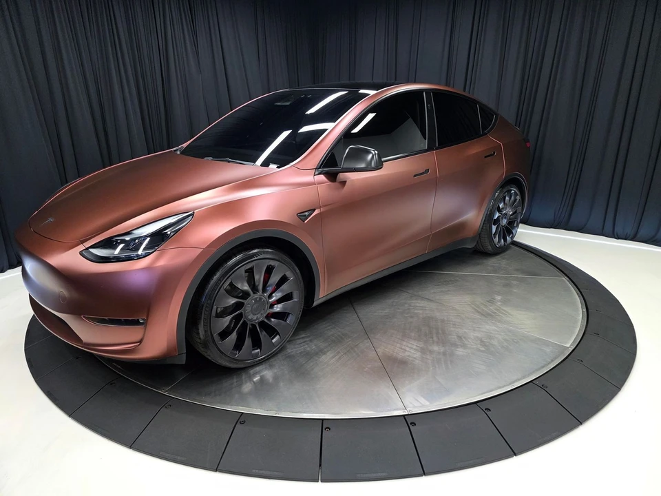 2023 Tesla Model Y Performance - Image 8 of 21