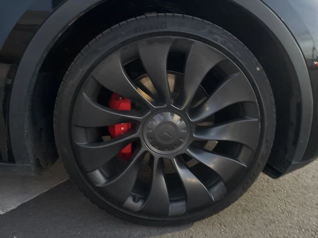 2023 Tesla Model Y Performance - Image 10 of 21