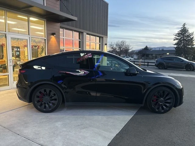 2023 Tesla Model Y Performance - Image 9 of 21
