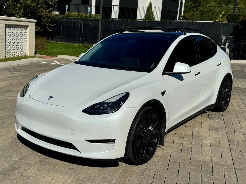 2023 Tesla Model Y Performance - Image 2 of 12