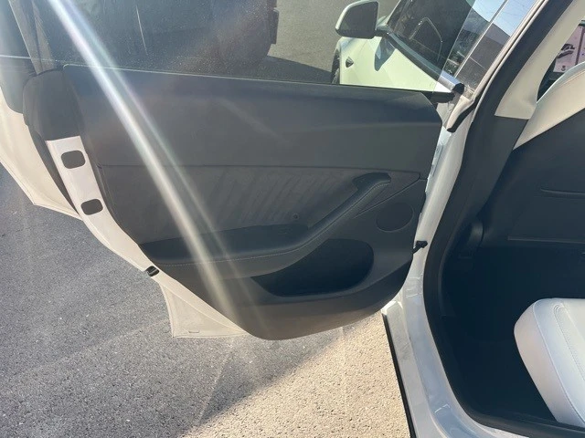 2023 Tesla Model Y Performance - Image 14 of 21