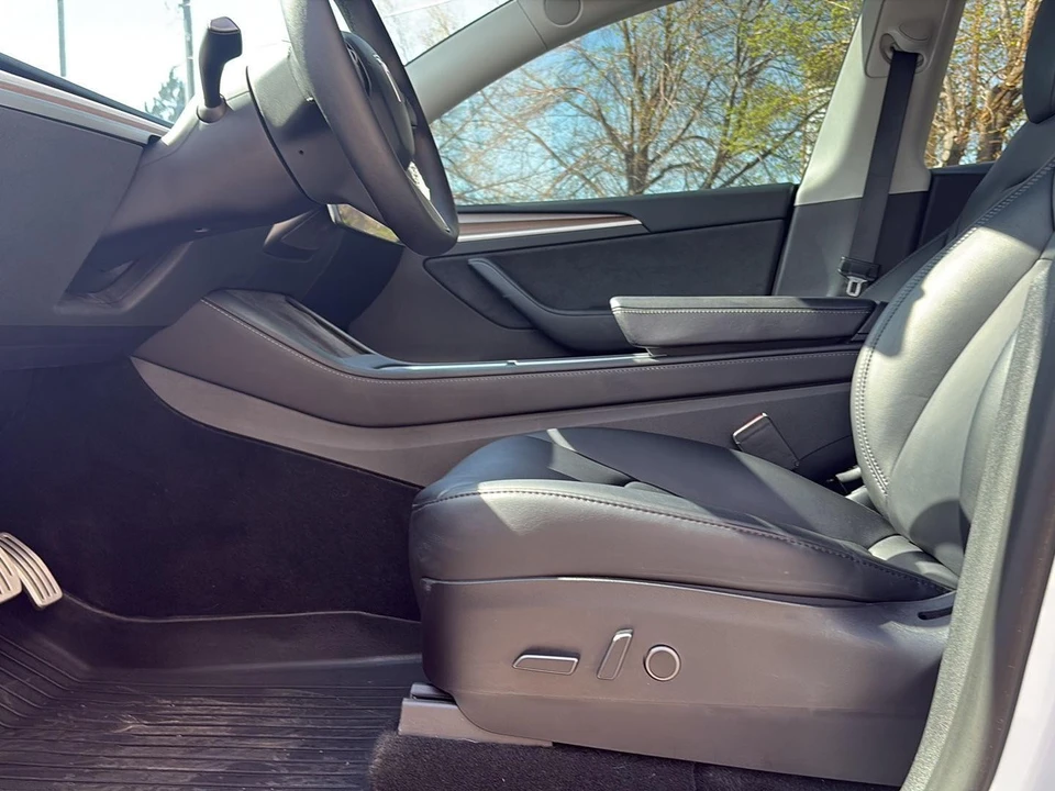 2023 Tesla Model Y Performance - Image 13 of 21