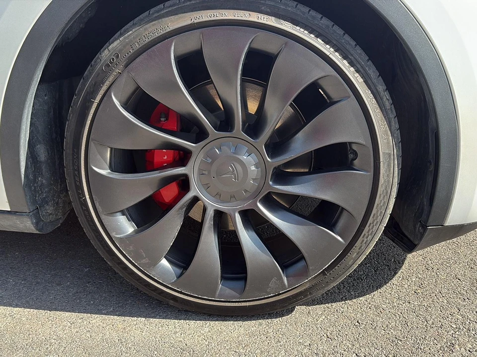 2023 Tesla Model Y Performance - Image 9 of 21