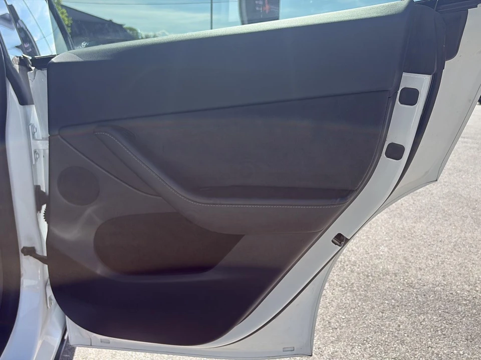 2023 Tesla Model Y Performance - Image 18 of 21