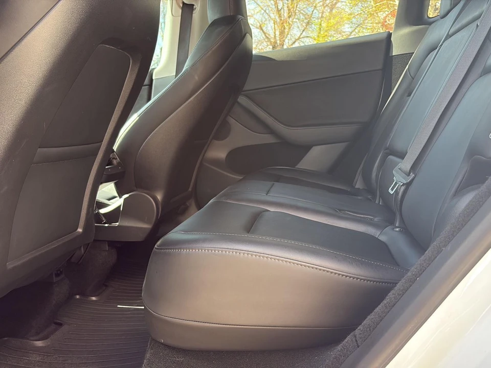 2023 Tesla Model Y Performance - Image 16 of 21