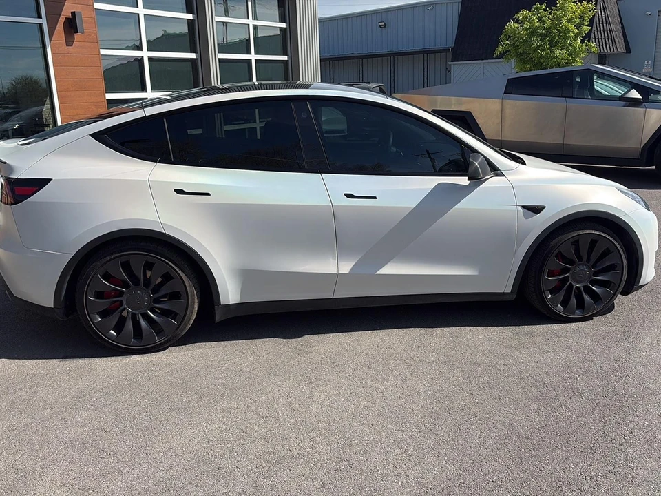2023 Tesla Model Y Performance - Image 8 of 21