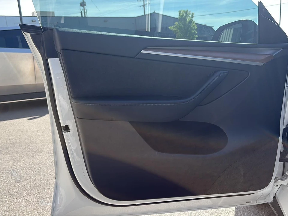 2023 Tesla Model Y Performance - Image 11 of 21