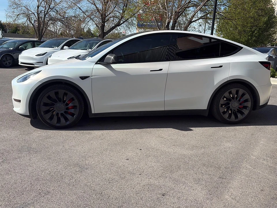 2023 Tesla Model Y Performance - Image 5 of 21