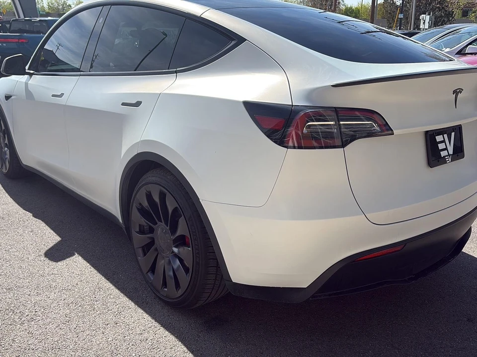 2023 Tesla Model Y Performance - Image 10 of 21