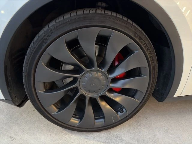 2023 Tesla Model Y Performance - Image 10 of 21