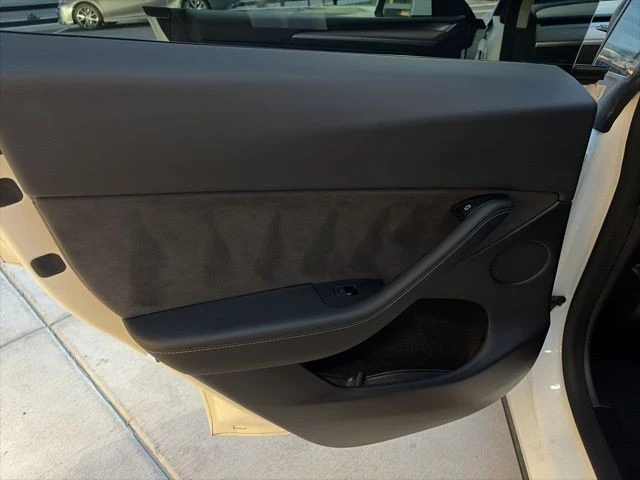 2023 Tesla Model Y Performance - Image 14 of 21