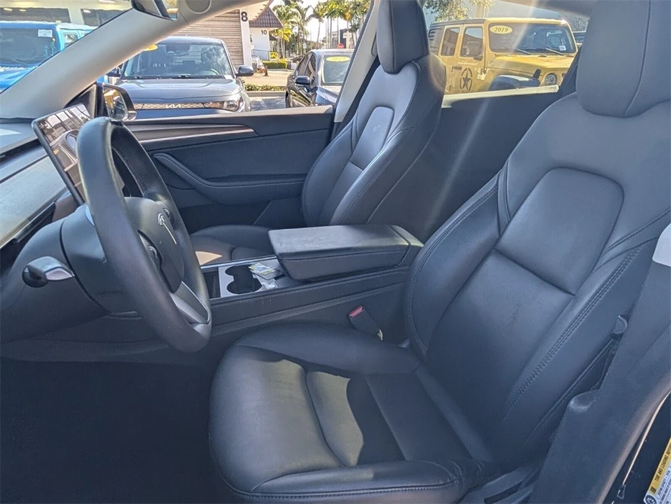 2023 Tesla Model Y Performance - Image 10 of 12