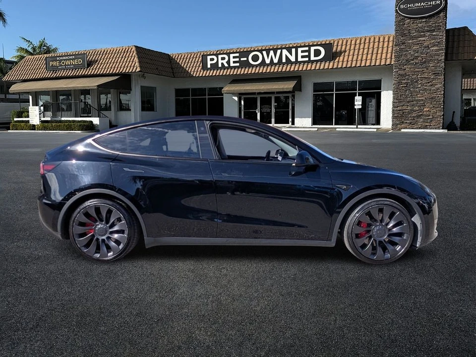 2023 Tesla Model Y Performance - Image 8 of 12