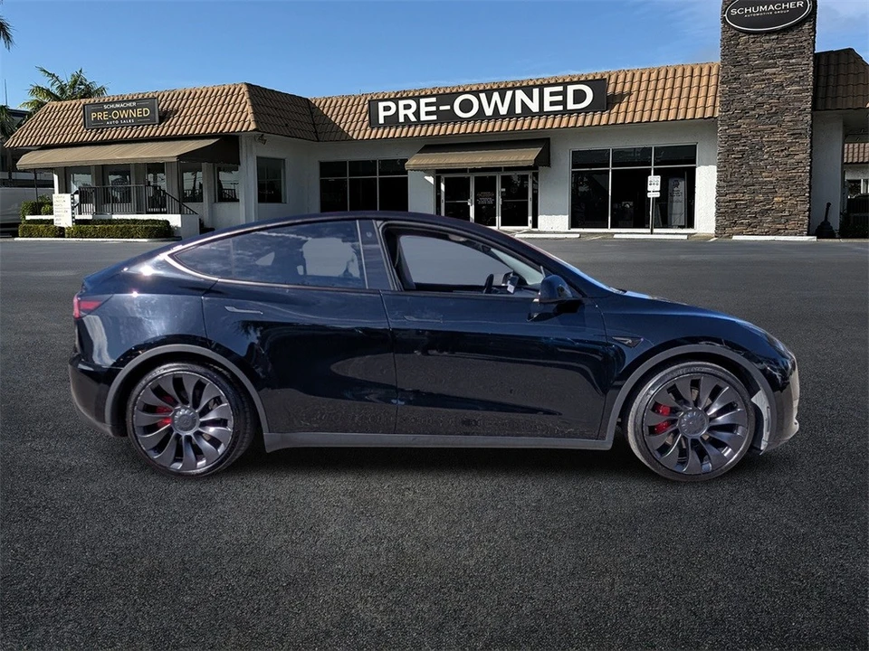 2023 Tesla Model Y Performance - Image 8 of 12