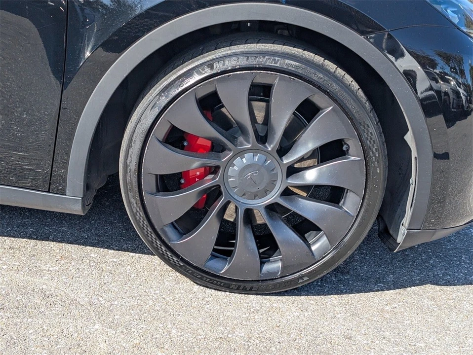 2023 Tesla Model Y Performance - Image 9 of 12