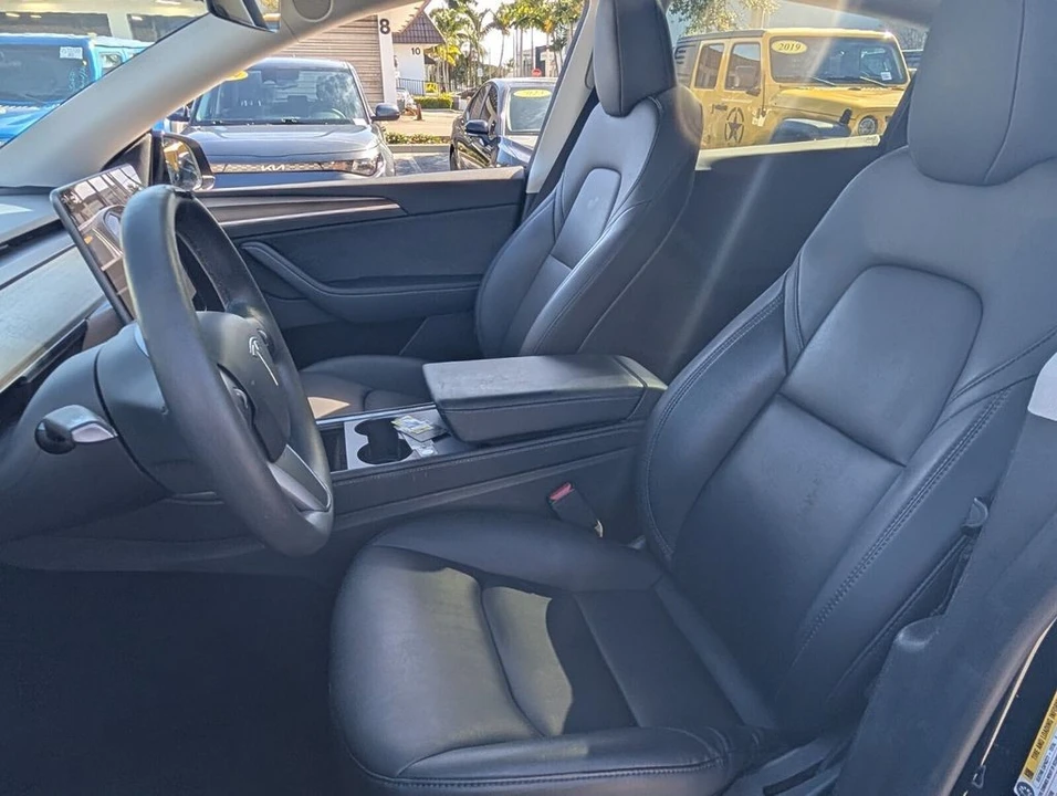 2023 Tesla Model Y Performance - Image 10 of 12