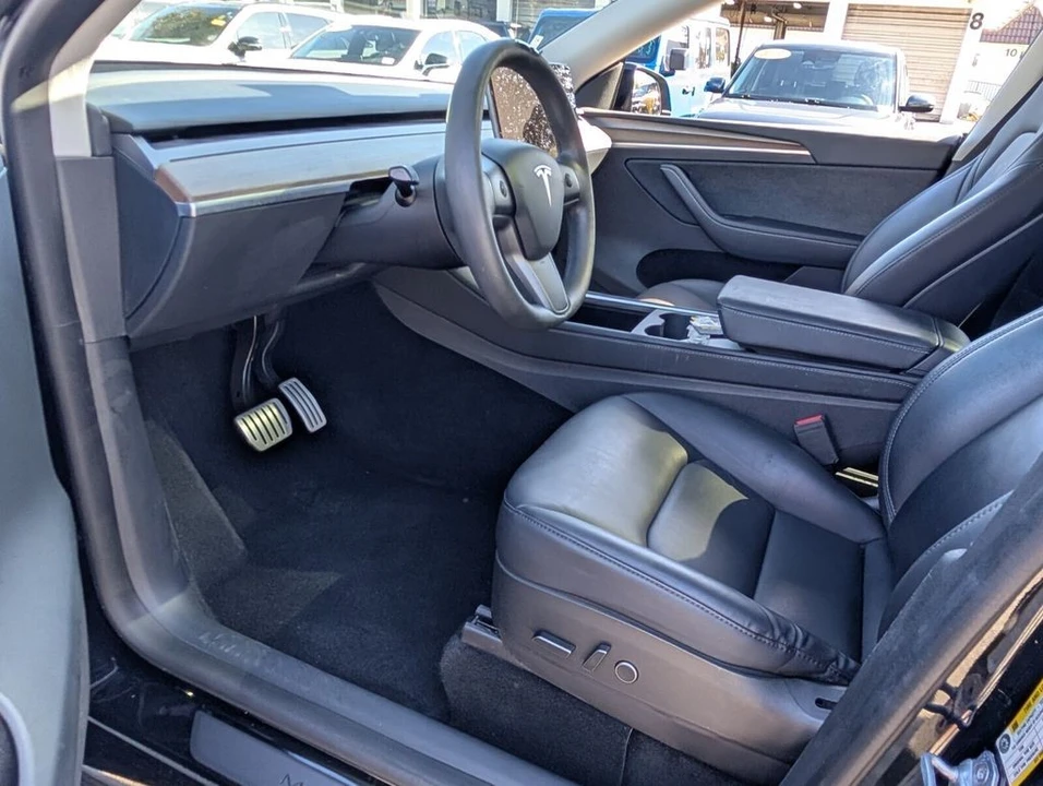 2023 Tesla Model Y Performance - Image 11 of 12