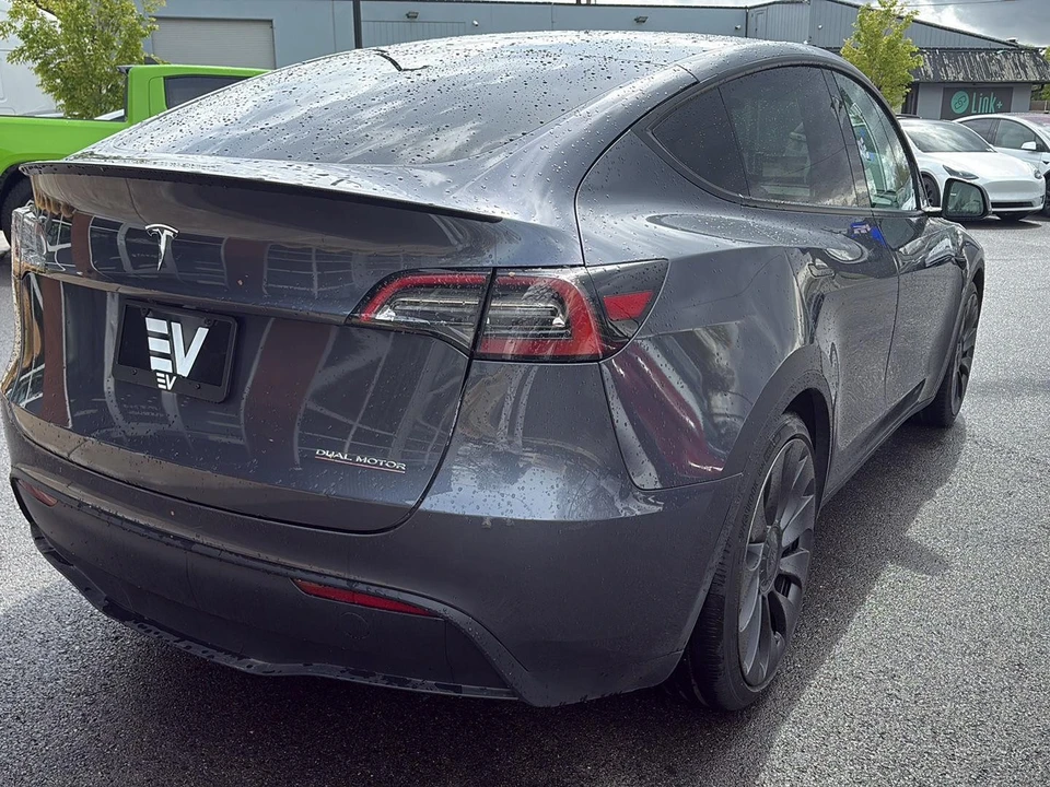 2023 Tesla Model Y Performance - Image 9 of 21