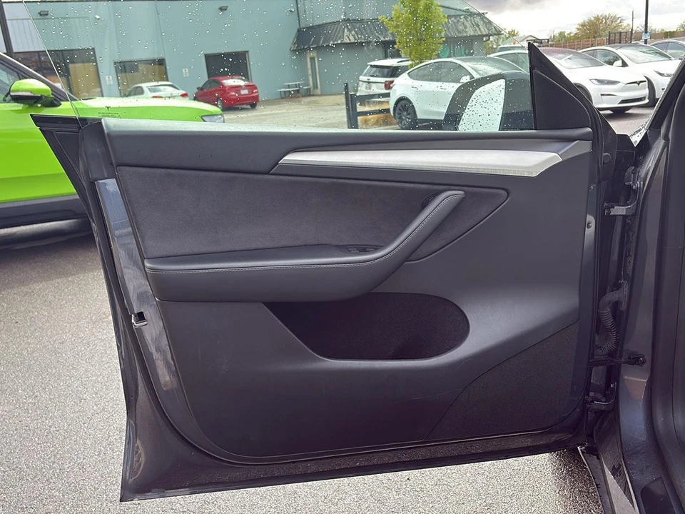 2023 Tesla Model Y Performance - Image 12 of 21