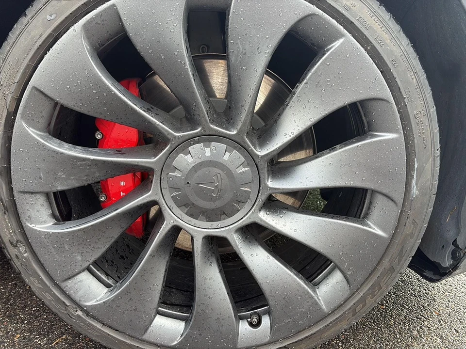 2023 Tesla Model Y Performance - Image 11 of 21